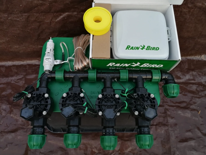 Zestaw automatycznego nawadniania RAIN BIRD  - 4 sekcji sterownik zewnętrzny