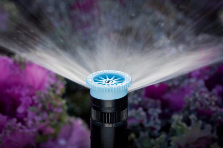 zamontowana - Dysza regulowana PRO 6A Hunter R 1,5m-1,8m do zraszaczy wynurzalnych